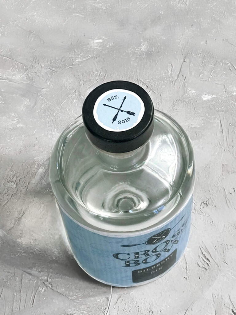 Crossbow Gin – Handwerkskunst für Produkt und Design Packaging, Illustration und verkaufsfördernde Massnahmen 04