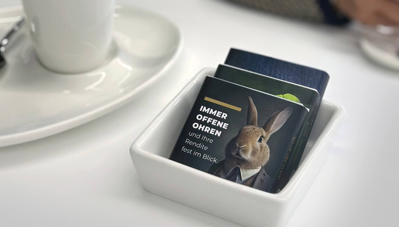 Ambassador Investment Partner – Out-of-Home-Kampagnen, Strassenplakate, Zeitungsinserate und Signaletik