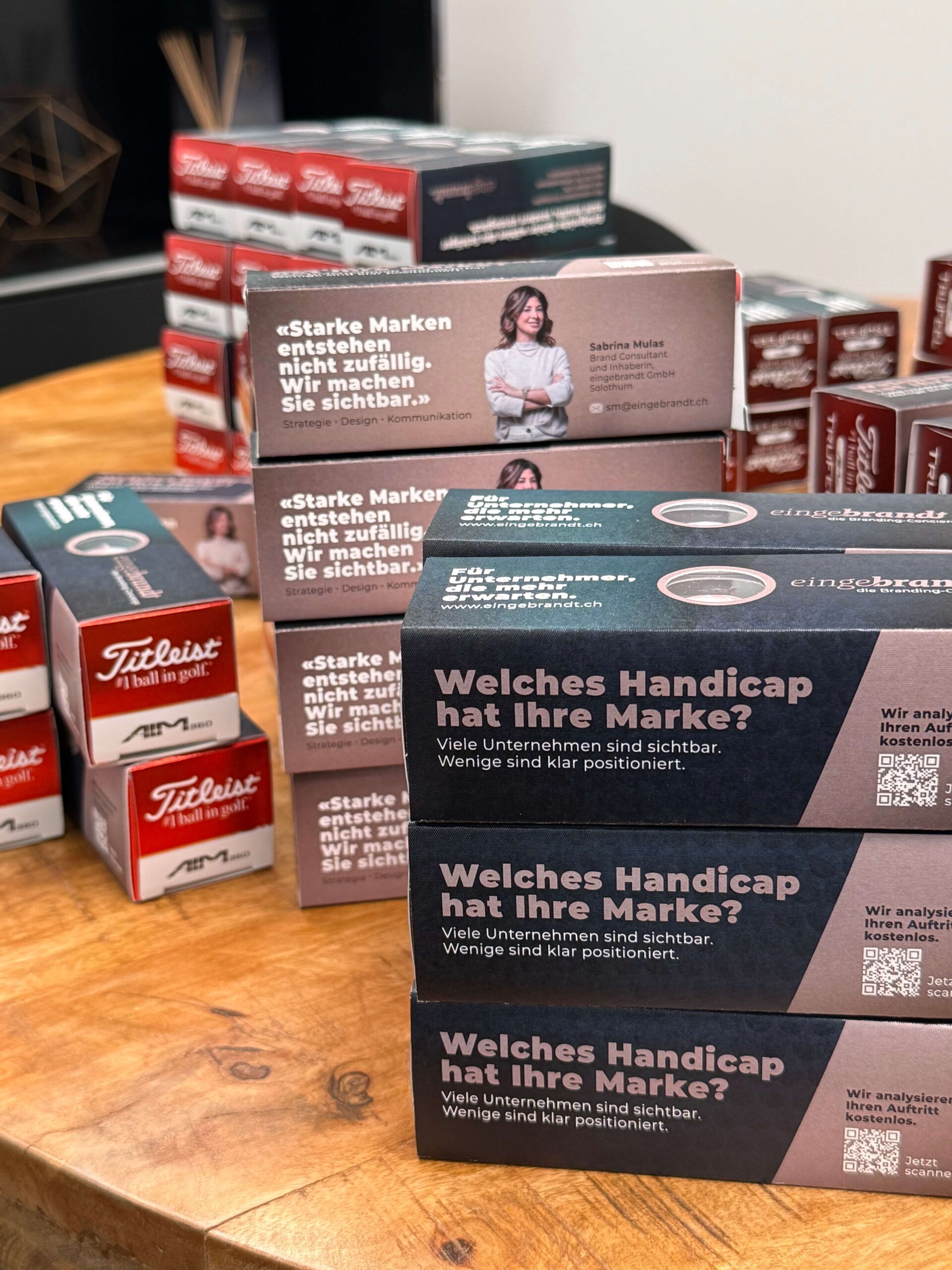 Wie man sichtbar wird, ohne aufdringlich zu sein. Werbekampagne für eingebrandt - die Branding Concierge in Solothurn. Golf Charity Turnier im Golfplatz Limpachtal organisiert durch den Kiwanis Club.