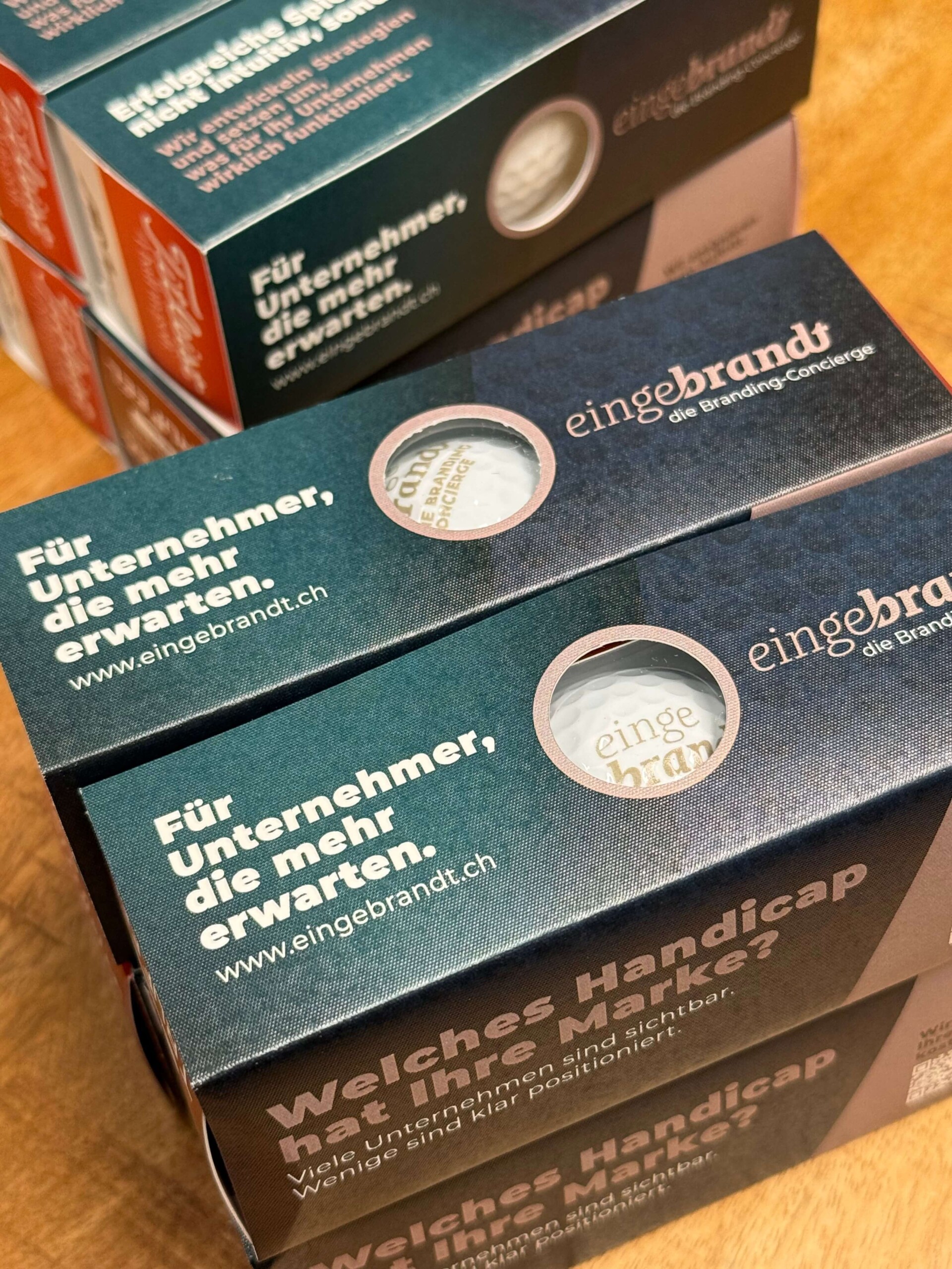 Wie man sichtbar wird, ohne aufdringlich zu sein. Werbekampagne für eingebrandt - die Branding Concierge in Solothurn. Golf Charity Turnier im Golfplatz Limpachtal organisiert durch den Kiwanis Club.