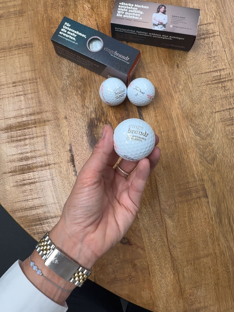 Wie man sichtbar wird, ohne aufdringlich zu sein. Werbekampagne für eingebrandt - die Branding Concierge in Solothurn. Golf Charity Turnier im Golfplatz Limpachtal organisiert durch den Kiwanis Club.