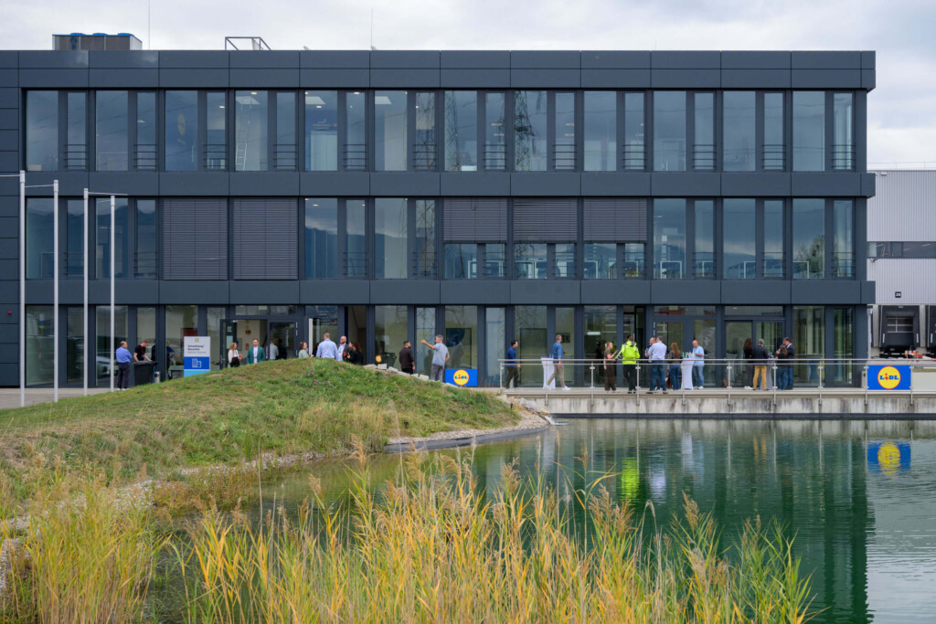 Lidl Schweiz Logistikzentrum in Derendingen Solothurn – Interior Branding Konzept mit Signaletik und Baubegleitung