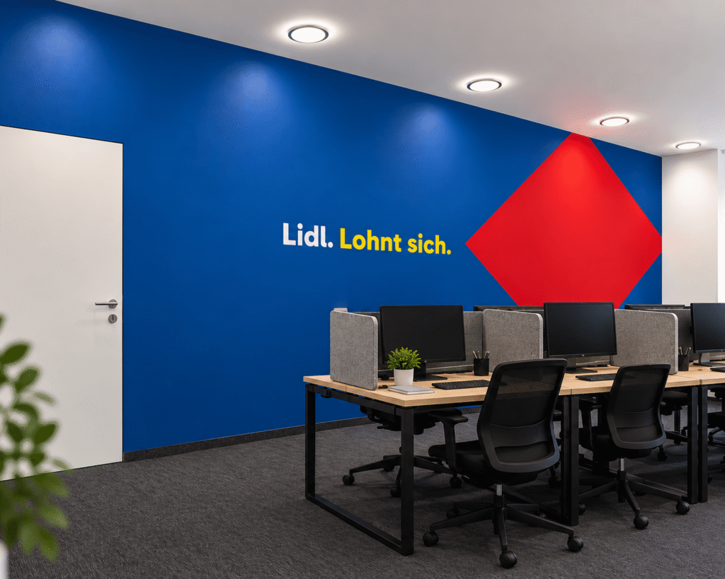 Lidl Schweiz Logistikzentrum in Derendingen Solothurn – Interior Branding Konzept mit Signaletik und Baubegleitung